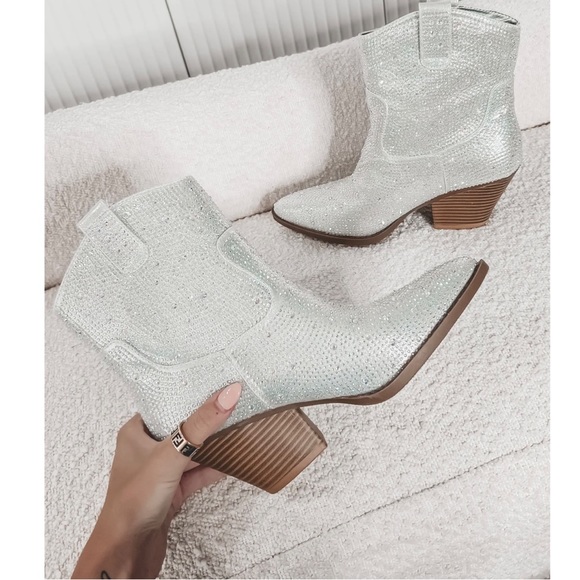 NEW Silver Western Style Bedazzled Cowboy Ankle Boots - Picture 6 of 16